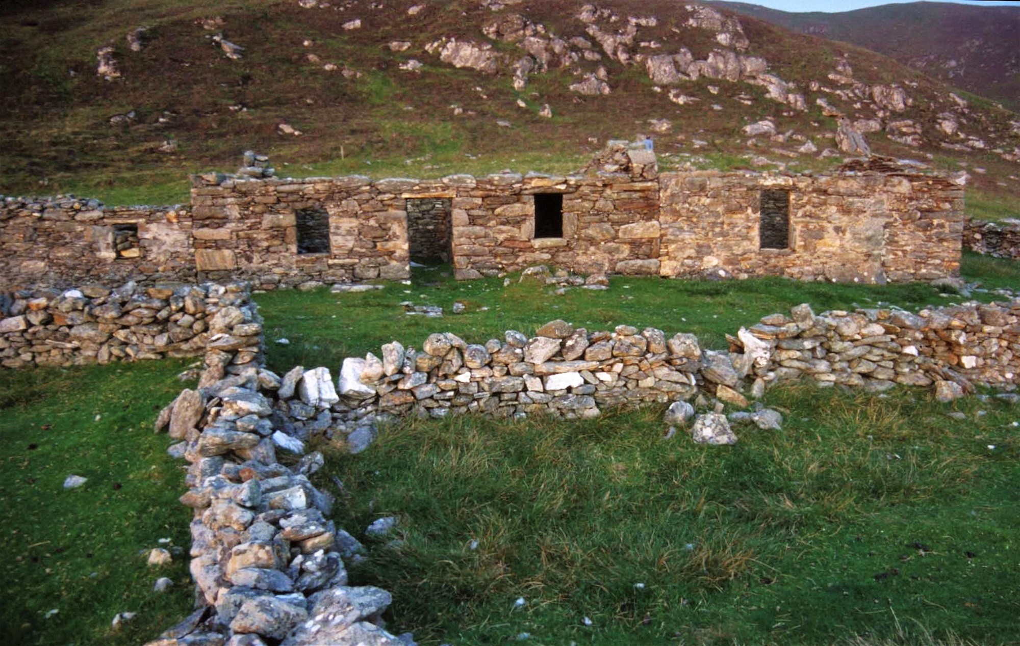 •	Bool, Collaster, Unst, last occupied in 1909 (Shetland Museum & Archives SL03105)